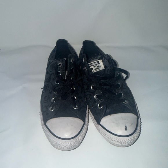 Converse Chuck Taylor Size 9 - Picture 1 of 5
